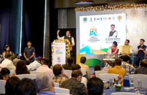 वर्ल्ड योगासन चैंपियनशिप 2026: भारत में सजेगा खेलों का महाकुंभ, 60 से अधिक देश होंगे शामिल! पोडियम पर 'Welcome to the Birthplace of Yogasana' के साथ भाषण देते केंद्रीय मंत्री मनसुख मांडविया।